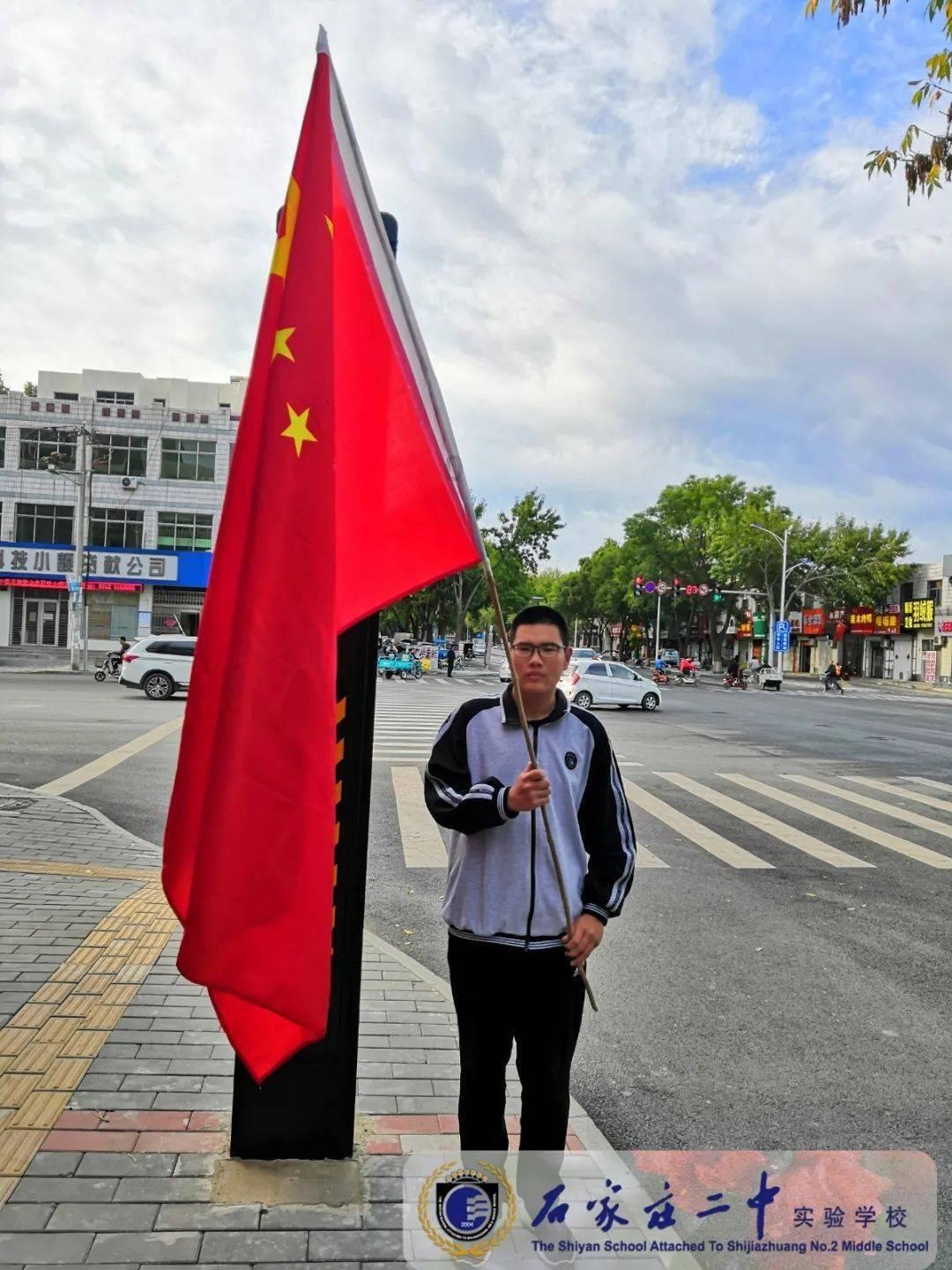 余旭：首位歼10女飞行员，因战机故障牺牲，36万群众赶来送行